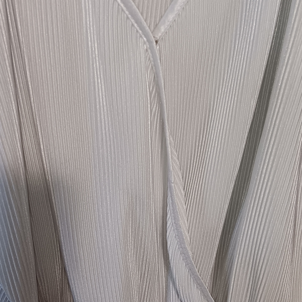 WAYF Silver Ribbed Top - Picture 3 of 8